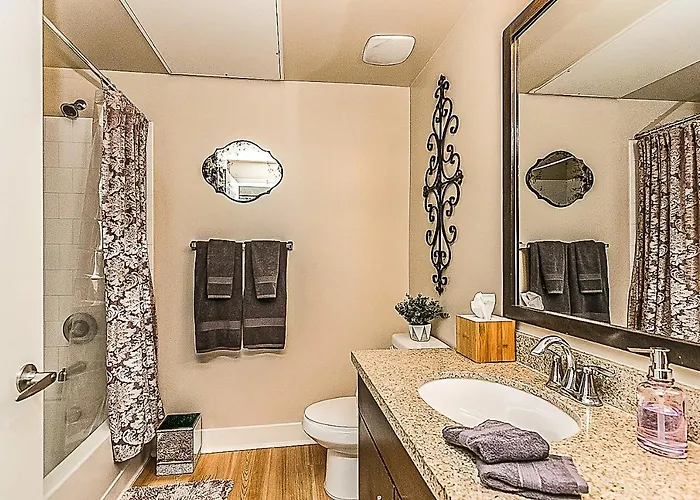 Holiday home Shopping & Dining 1 Mile - 24 Hour Pool With Parking - 4036 Phoenix