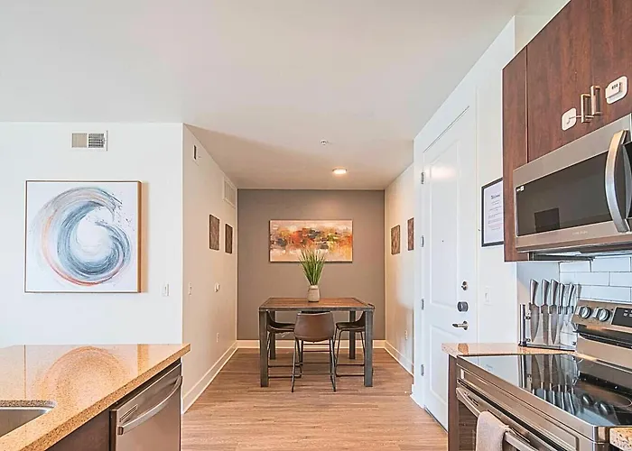Holiday home Shopping & Dining 1 Mile - 24 Hour Pool With Parking - 4036 Phoenix