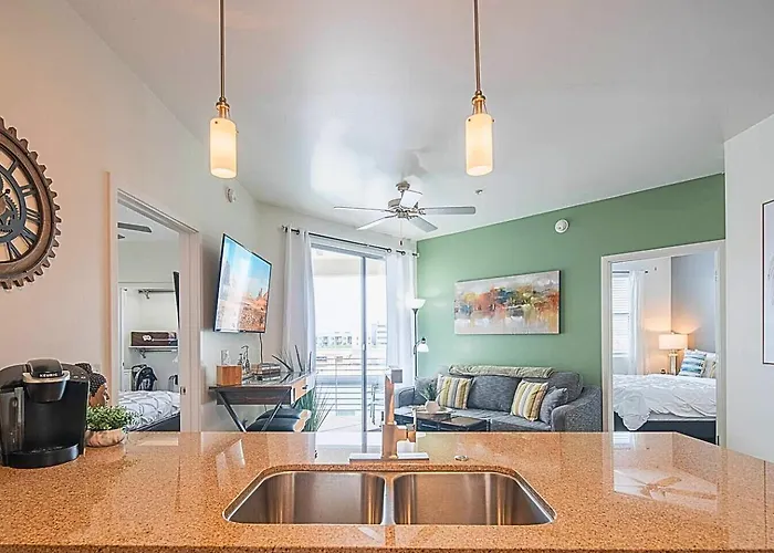 Shopping & Dining 1 Mile - 24 Hour Pool With Parking - 4036 Phoenix