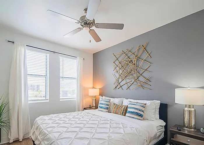 Shopping & Dining 1 Mile - 24 Hour Pool With Parking - 4036