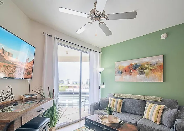 Shopping & Dining 1 Mile - 24 Hour Pool With Parking - 4036 Holiday home Phoenix