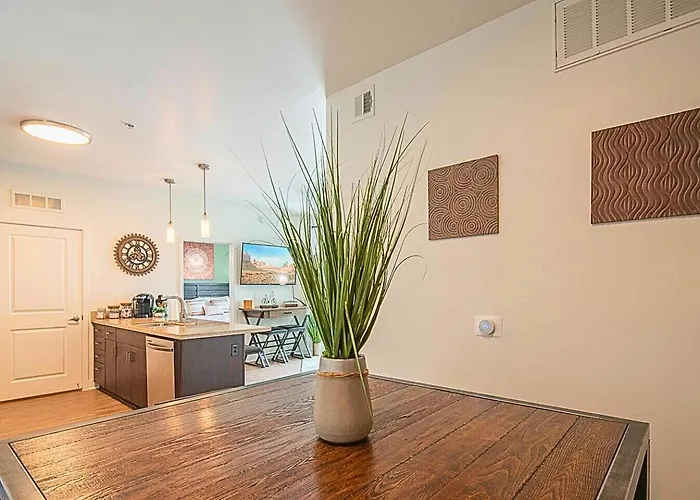 Shopping & Dining 1 Mile - 24 Hour Pool With Parking - 4036 Phoenix