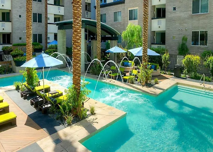Holiday home Shopping & Dining 1 Mile - 24 Hour Pool With Parking - 4036 Phoenix