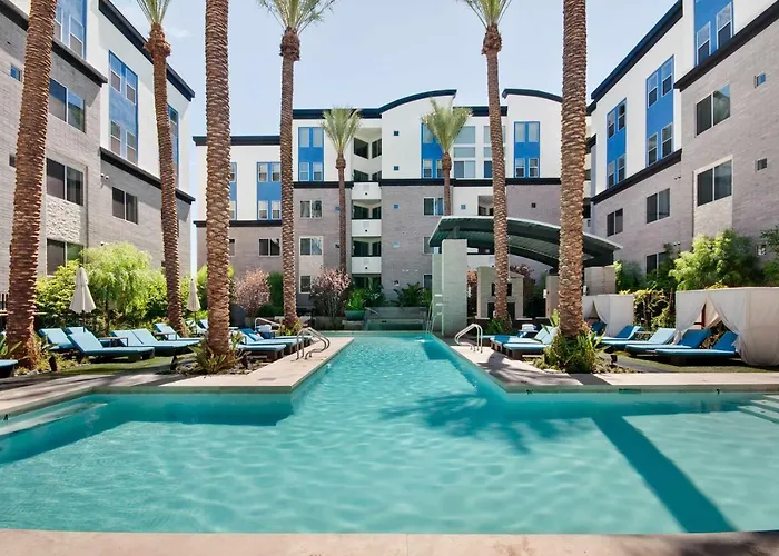 Shopping & Dining 1 Mile - 24 Hour Pool With Parking - 4036 Phoenix