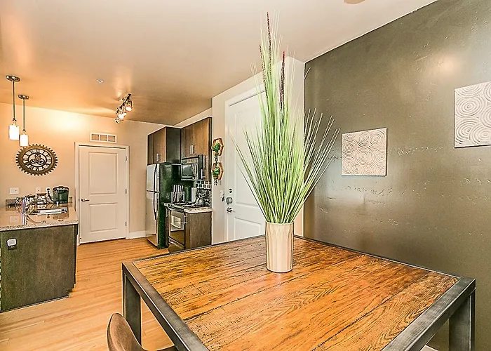 Shopping & Dining 1 Mile - 24 Hour Pool With Parking - 4036 Phoenix