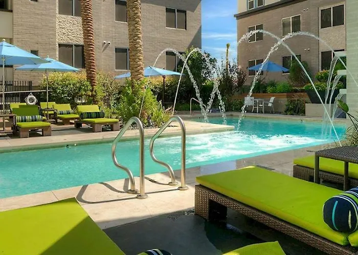 Holiday home Shopping & Dining 1 Mile - 24 Hour Pool With Parking - 4036 Phoenix